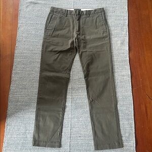 Banana Republic Aiden Chino 32 x 34 Olive Green